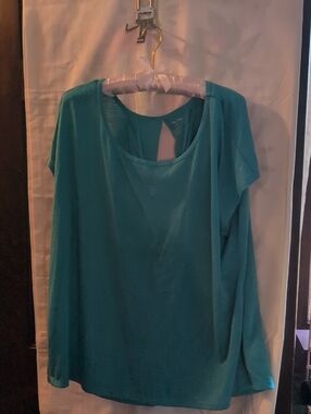 Women’s Teal Short Sleeve Top with Keyhole Back